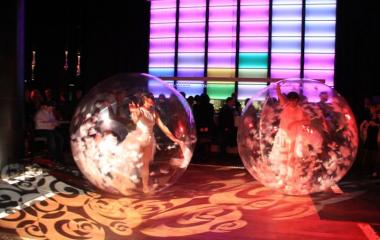 Séminaire Lyon - Restaurant Do Mo - Danseuses bulles gonflables
