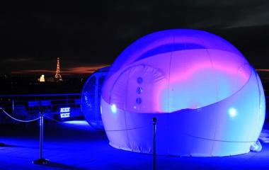 Hôtels Ibis - Sleep Art - Lancement Produit Paris - Vue bulle gonflable Tour Eiffel
