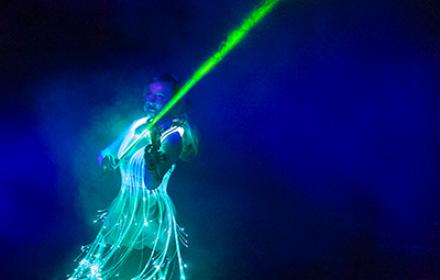 Créez l’événement avec notre show laser symphonique et notre violoniste leds