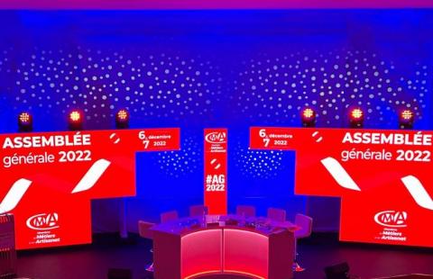 Transformation d'une scène pour une assemblée générale