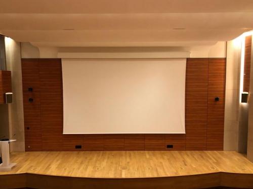 Transformation d'une scène pour une assemblée générale