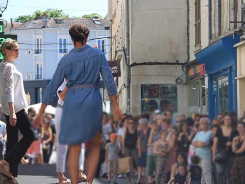 Organisation d'un défilé de mode en centre ville pour les commerçants