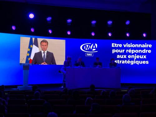 Transformation d'un auditorium en un plateau scénographié pour des événements 