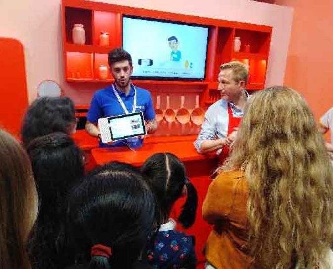 Animation sur le stand Google à l'occasion du salon VivaTechnology