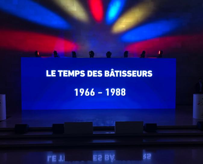 Transformation d'un auditorium pour un anniversaire d'entreprise