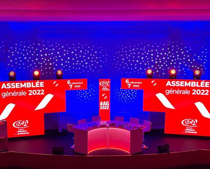 Transformation d'une scène pour une assemblée générale Transformation d'une scène pour une assemblée générale