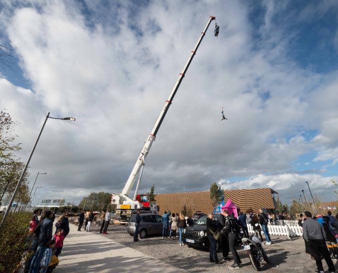 Inauguration d'un nouveau centre commercial en extérieur à Amiens