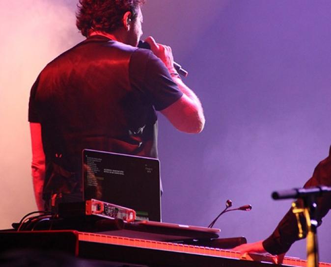 Oragnisation d'un concert de Patrick Bruel en extérieur autour d'un château Oragnisation d'un concert de Patrick Bruel en extérieur autour d'un château