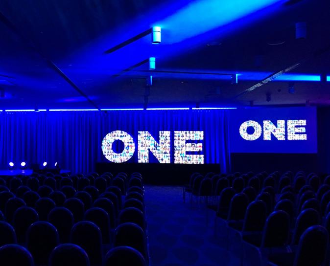 Scénographie pour événementialiser une convention d'entreprise Scénographie pour événementialiser une convention d'entreprise