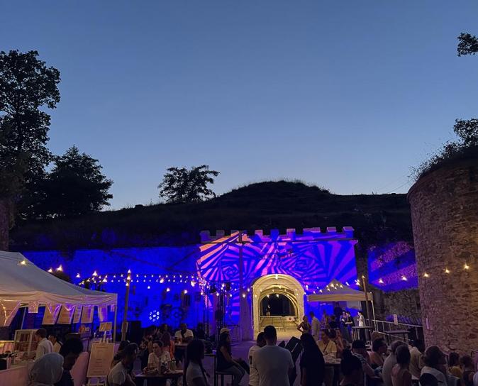 Soirée cinéma en plein air : transformer un site patrimonial en lieu de vie